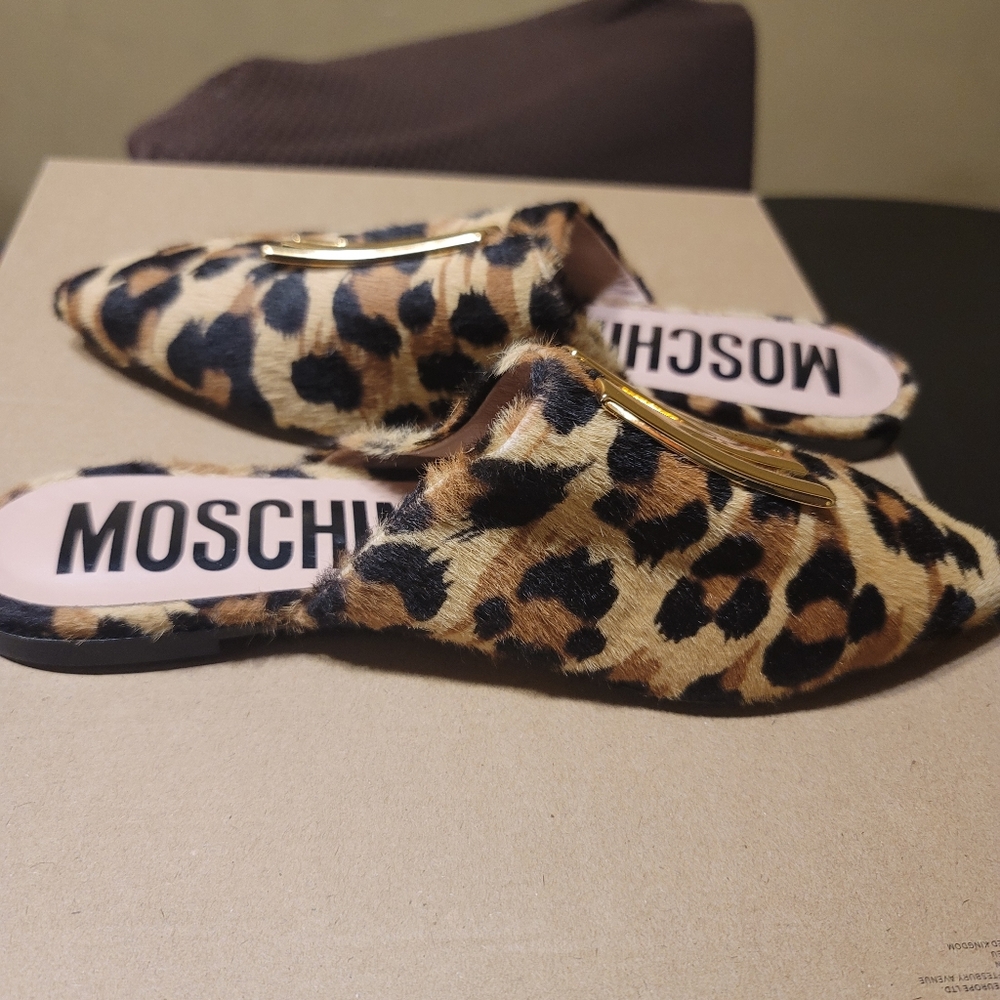 Authentic Moschino woman flats in size 8